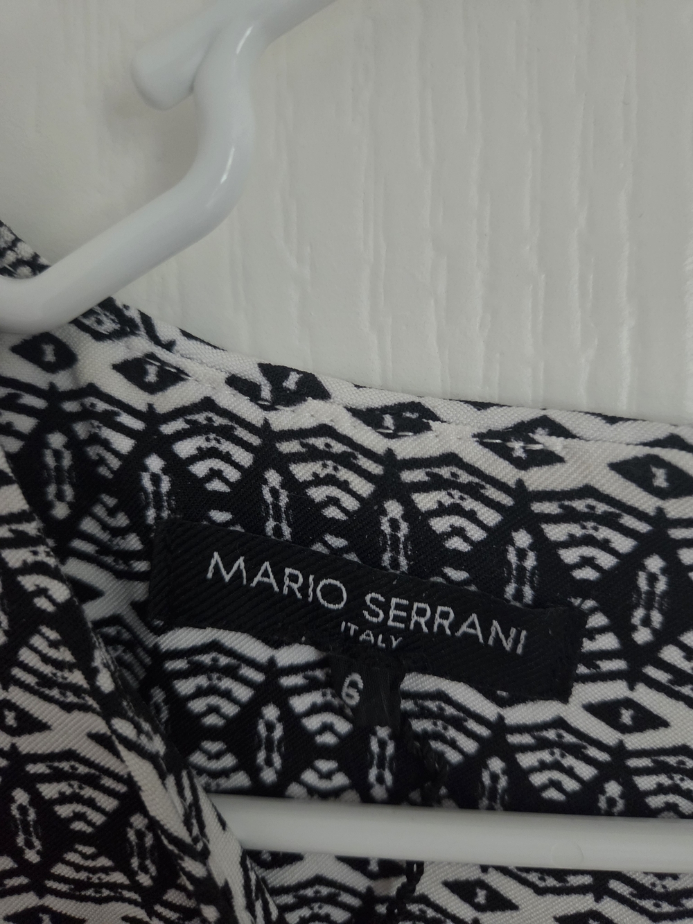 Sleeveless Black and Coral Patterned Shift Dress - Picture 5 of 9